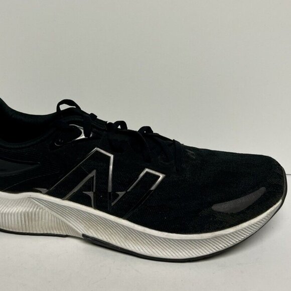 New Balance Men\'s Fuelcell Propel V3 Running Shoes Black, Size 10.5 M main image 4